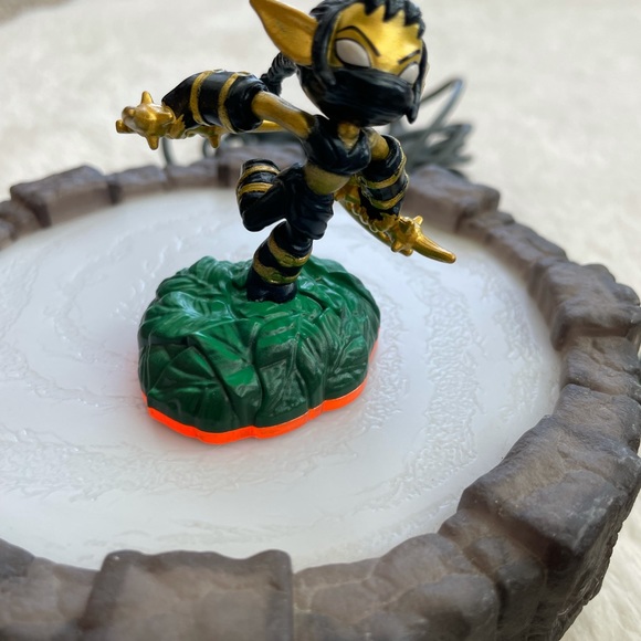 Skylander And Characters Bundle - Picture 6 of 16